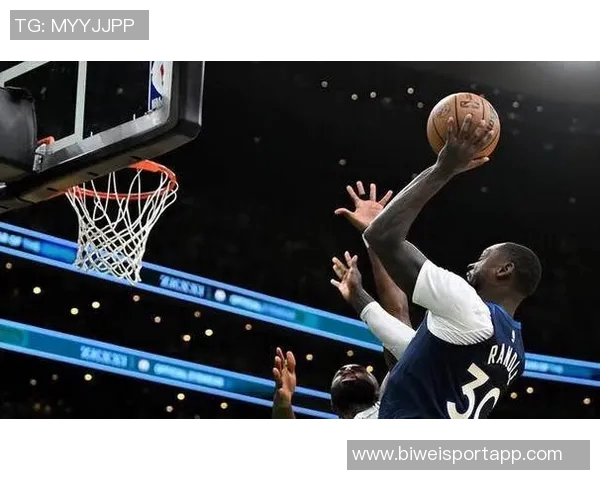 兰德尔全场表现平平下半场仅得9分贡献24分7板3助2断